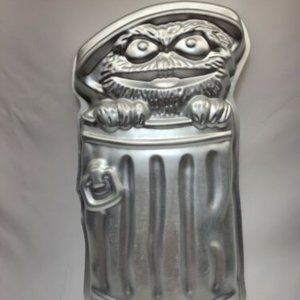 Wilton Oscar the Grouch Sesame Street Cake Pan (502-7512, 1977) Jim Henson